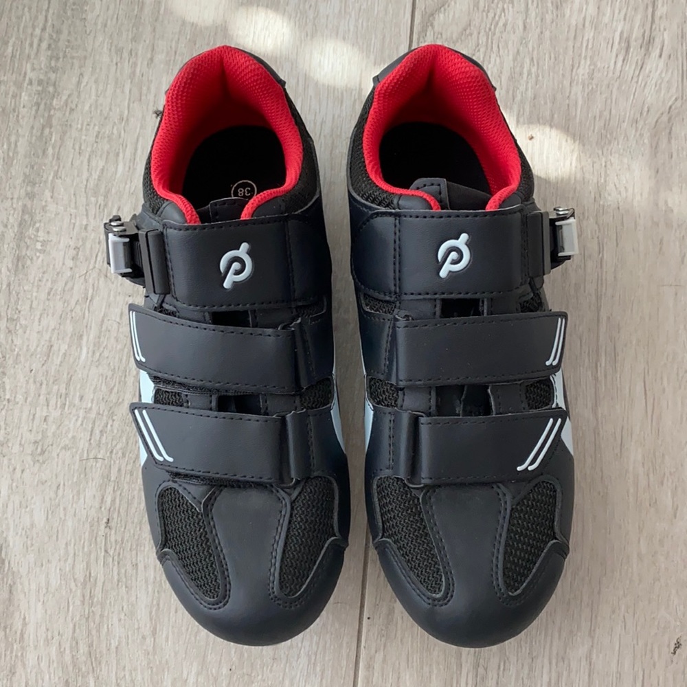 Peloton cycling shoes with cleats